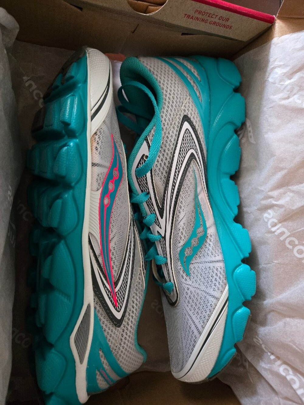 Saucony Virrata 2 lightweight running shoes